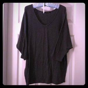 Loose grey 3/4 sleeve top